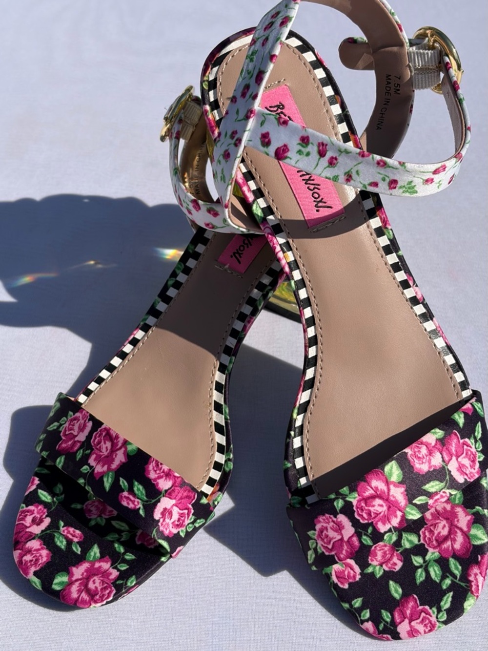 Betsey Johnson Livvie Floating Flower Reain Heel Size 7.5 Retro Pop Statement - Picture 9 of 10